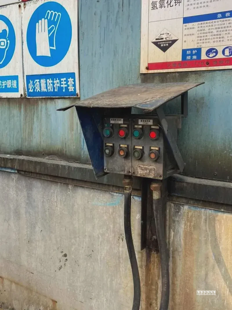 探访喀什古城的铁器传承人